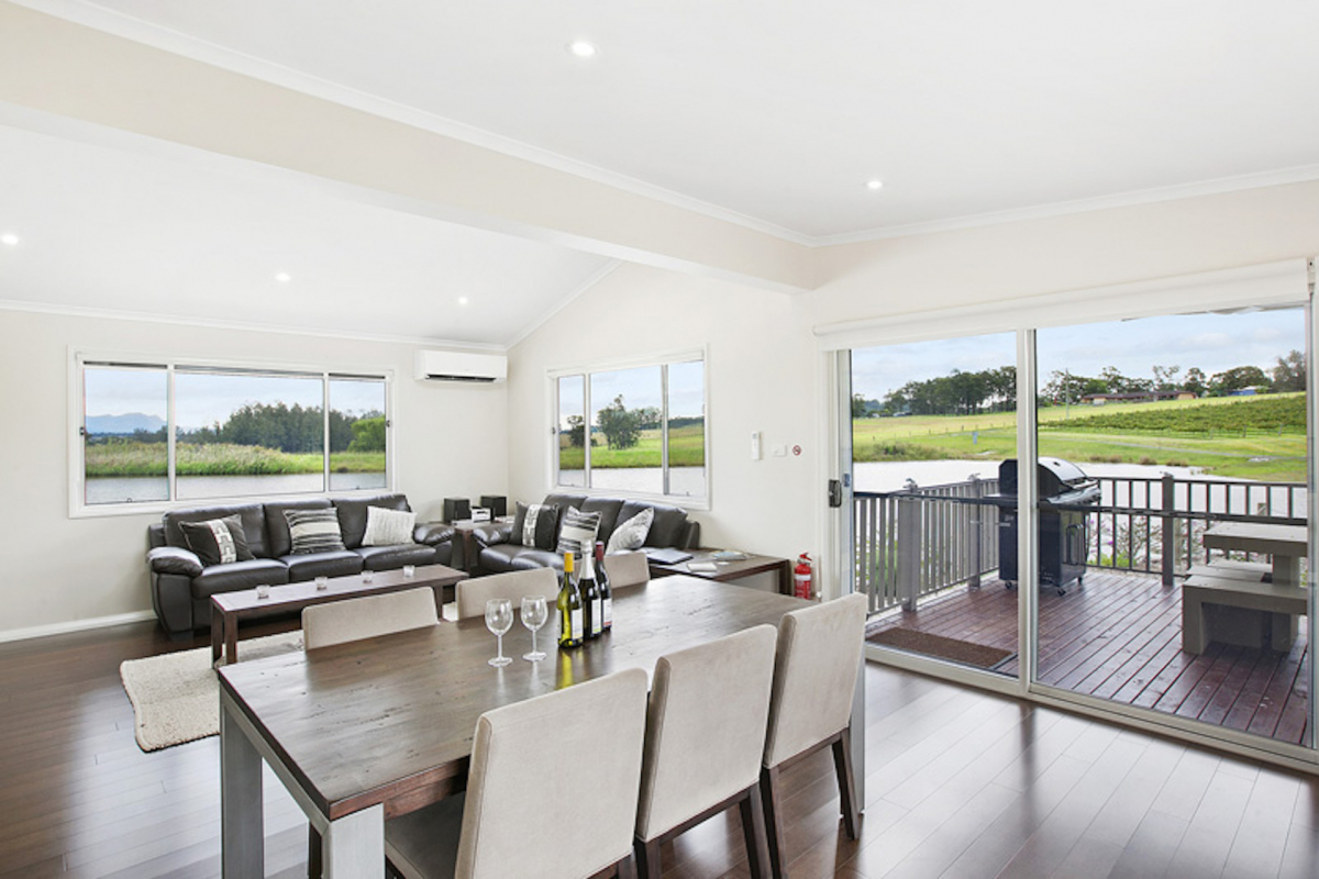Hunter Valley Accommodation - The Lake House - Bay Lovedale - Dining