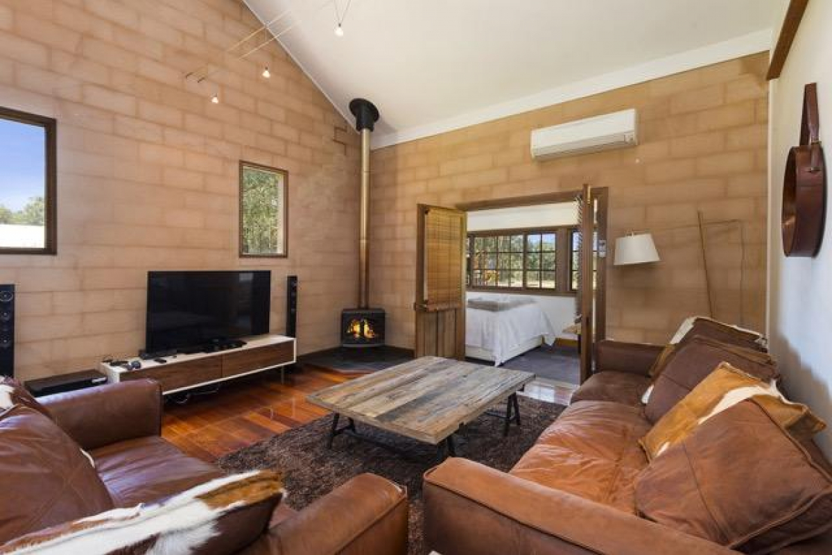Hunter Valley Accommodation - Dalwood Country House - Dalwood - Living Room