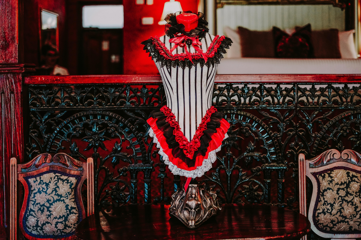 Hunter Valley Accommodation - Casuarina Estate - Themed Spa Suite Moulin Rouge - all