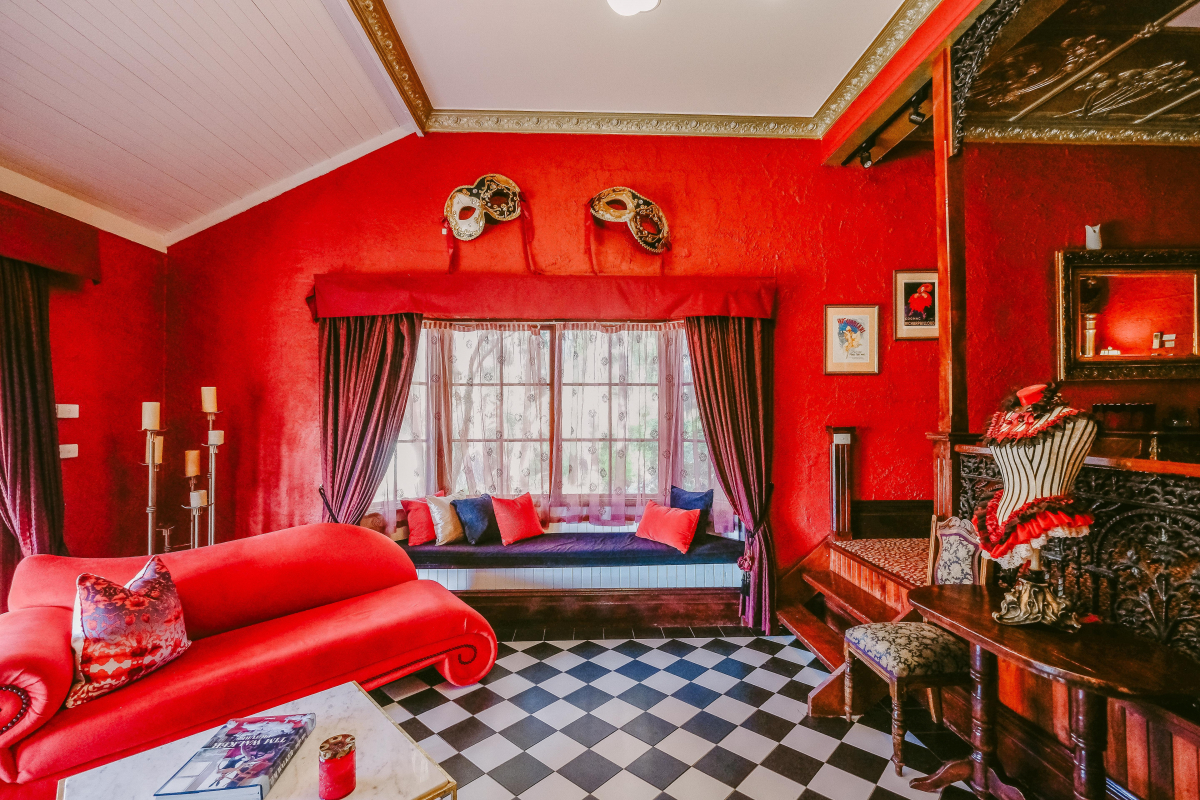 Hunter Valley Accommodation - Casuarina Estate - Themed Spa Suite Moulin Rouge - all