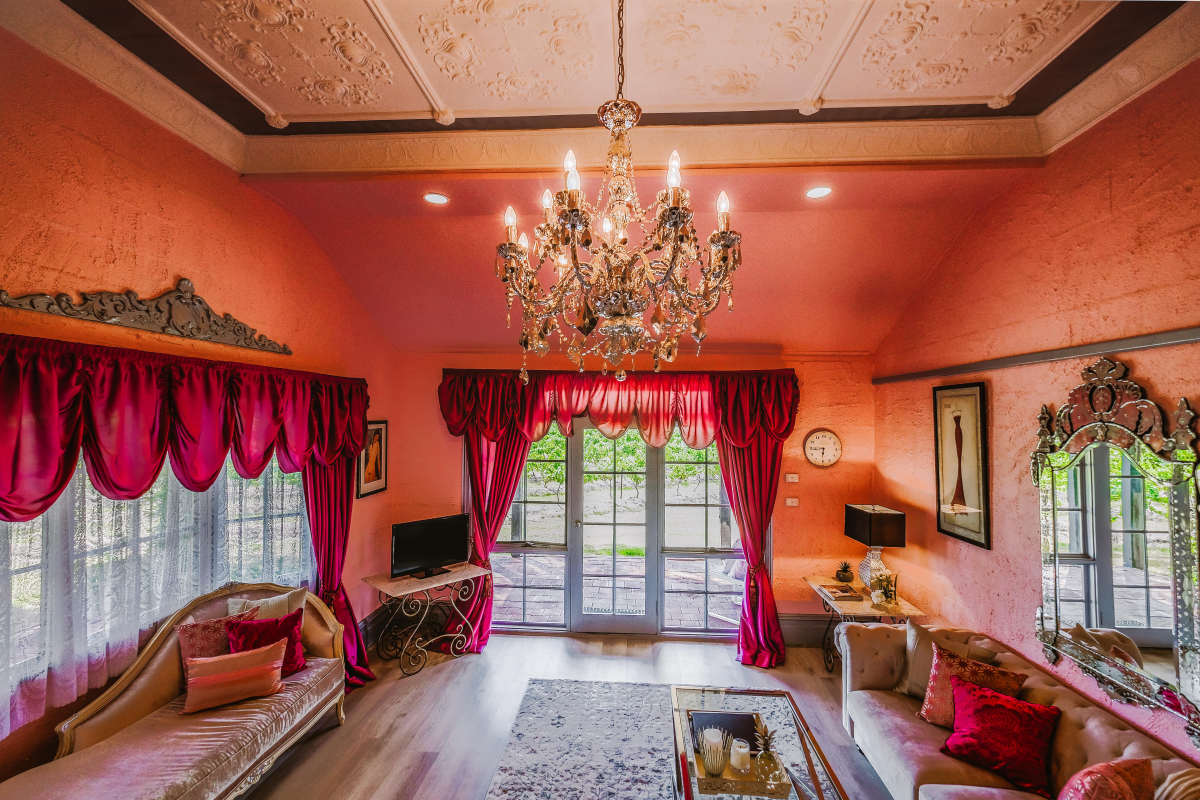 Hunter Valley Accommodation - Casuarina Estate - Themed Suite French Bordello - all