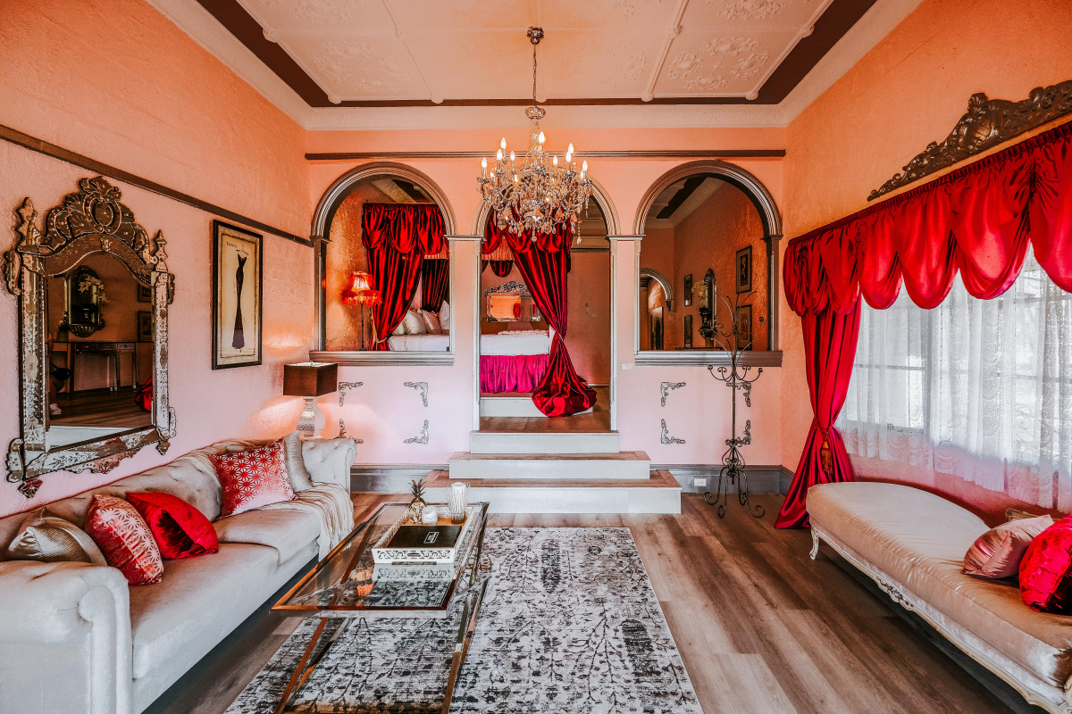 Hunter Valley Accommodation - Casuarina Estate - Themed Suite French Bordello - all