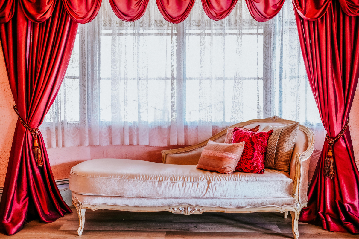 Hunter Valley Accommodation - Casuarina Estate - Themed Suite French Bordello - all