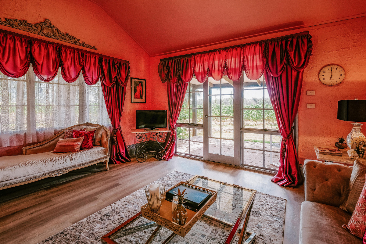 Hunter Valley Accommodation - Casuarina Estate - Themed Suite French Bordello - all