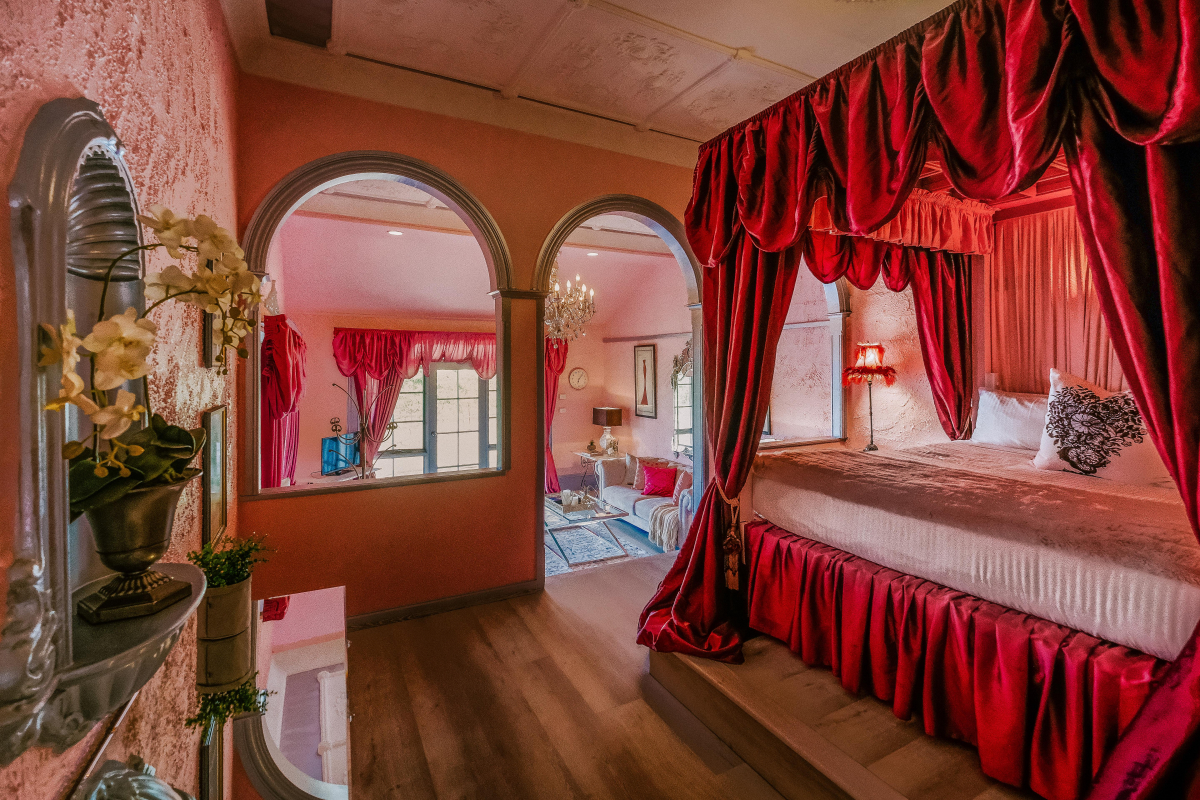 Hunter Valley Accommodation - Casuarina Estate - Themed Suite French Bordello - all