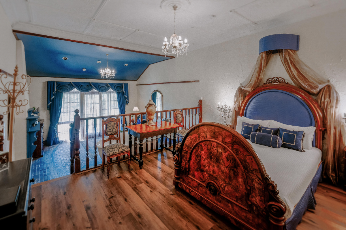 Hunter Valley Accommodation - Casuarina Estate - Themed Spa Suite Italian Bordello - all