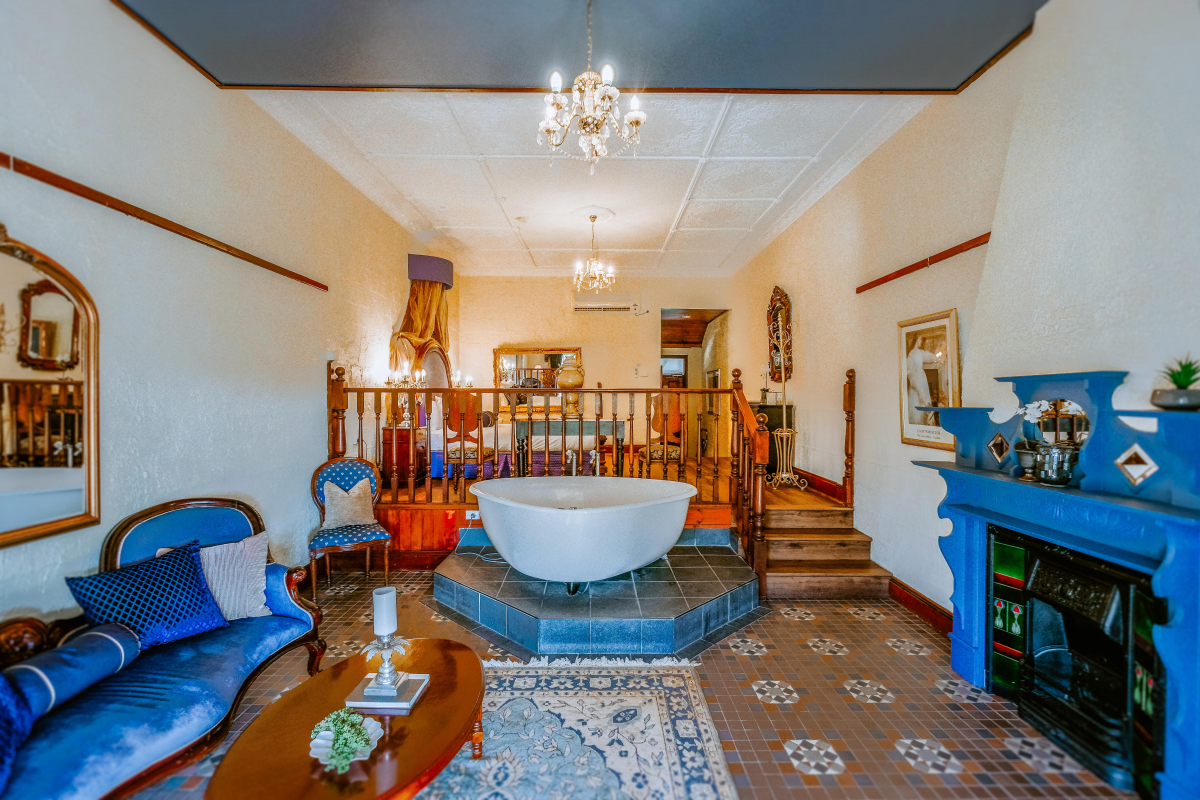 Hunter Valley Accommodation - Casuarina Estate - Themed Spa Suite Italian Bordello - all