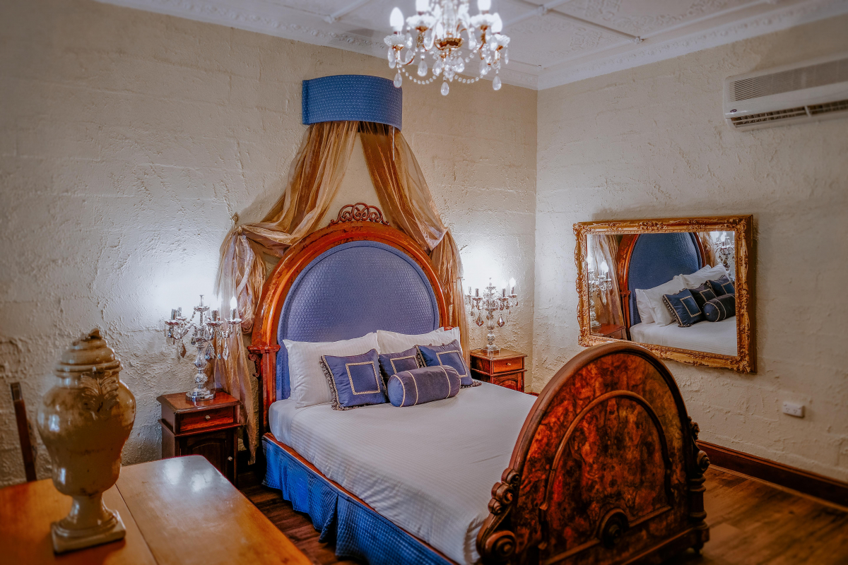 Hunter Valley Accommodation - Casuarina Estate - Themed Spa Suite Italian Bordello - all