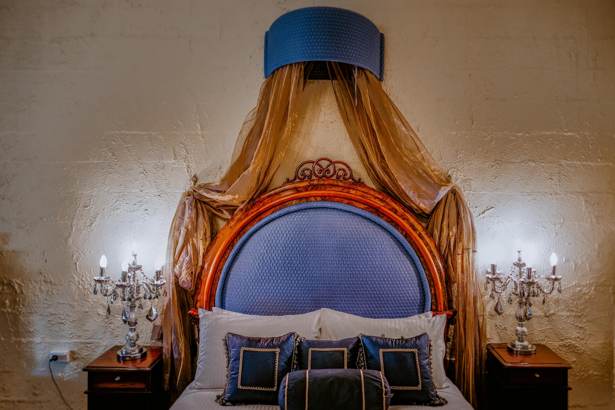 Hunter Valley Accommodation - Casuarina Estate - Themed Spa Suite Italian Bordello - all