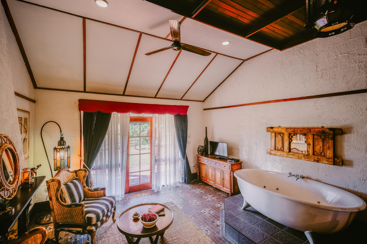 Hunter Valley Accommodation - Casuarina Estate - Themed Spa Suite Casablanca - all