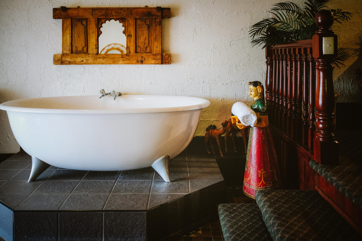 Hunter Valley Accommodation - Casuarina Estate - Themed Spa Suite Casablanca - all