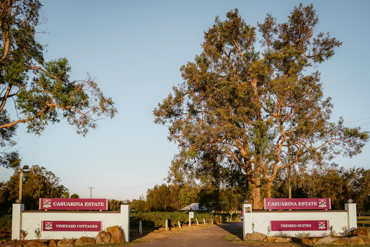 Hunter Valley Accommodation - Casuarina Estate - Themed Spa Suite Moulin Rouge - all