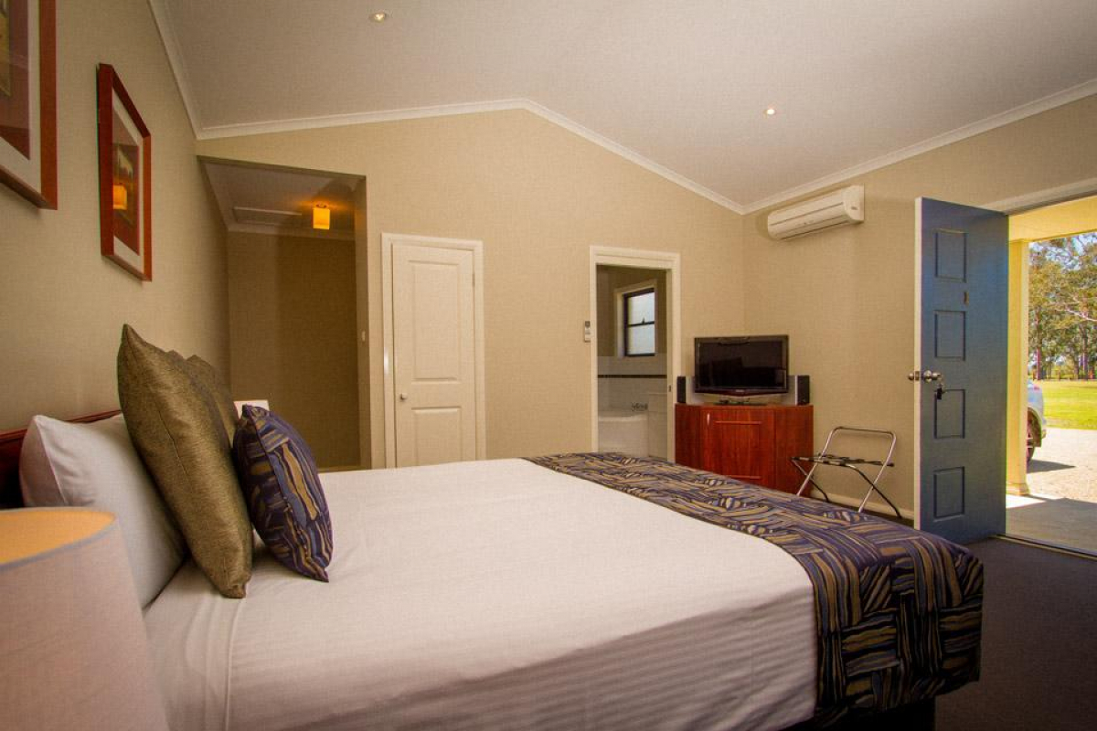 Hunter Valley Accommodation - Banksia Suite at The Grange - Rothbury - Bedroom