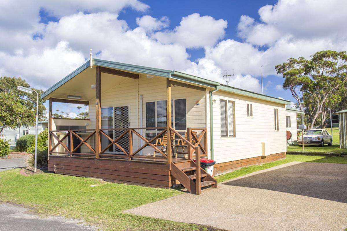 Deluxe (6pax) Lake Tabourie