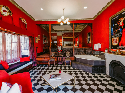 Hunter Valley Accommodation - Casuarina Estate - Themed Spa Suite Moulin Rouge - all