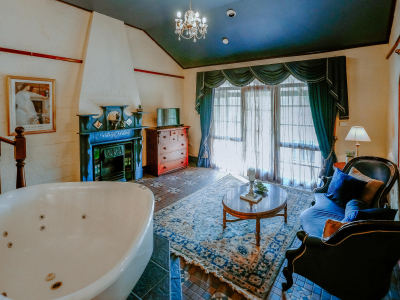 Hunter Valley Accommodation - Casuarina Estate - Themed Spa Suite Italian Bordello - all