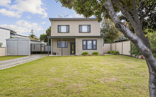 Silver Myrtle Shack ~ Aldinga Beach