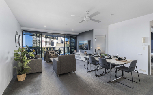 Circle - 3 Bed 2 Bath - City view