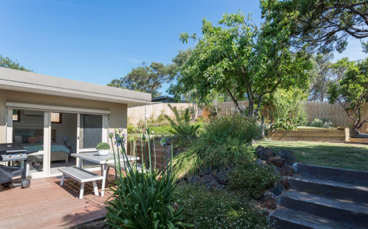 Breakaway on Niblick - renovated, lovely outdoor space + linen  included