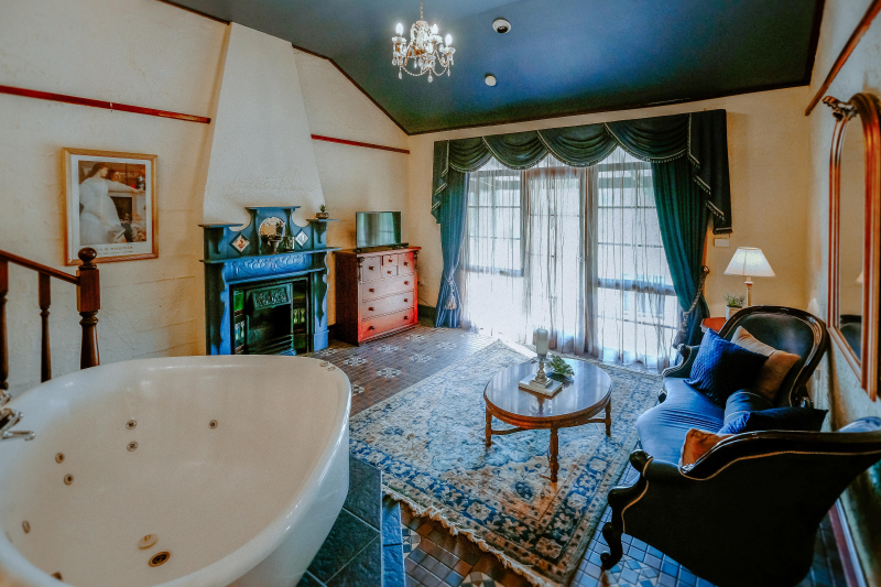 Hunter Valley Accommodation - Casuarina Estate - Themed Spa Suite Italian Bordello - all