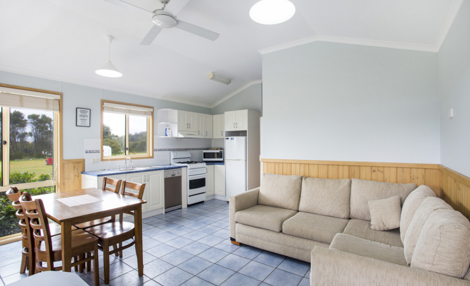 Deluxe (5pax) Lake Tabourie