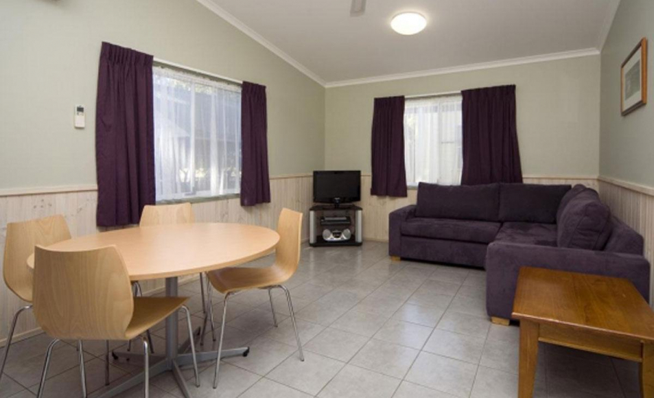 Dog Friendly Cabin (Family) Huskisson Beach