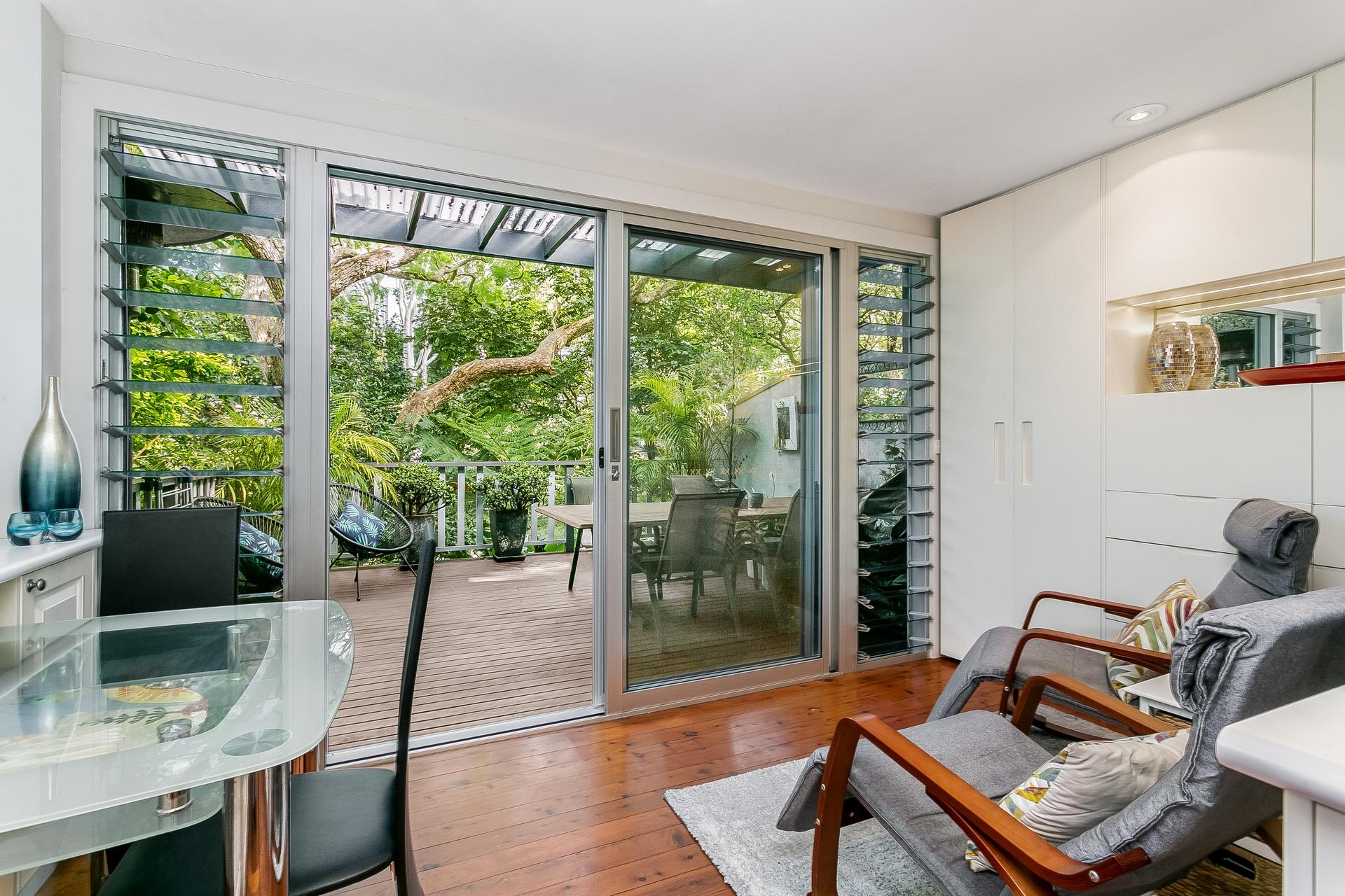 Neutral Bay- HOLDS Holdsworth Street Neutral Bay- HOLDS Holdsworth Street