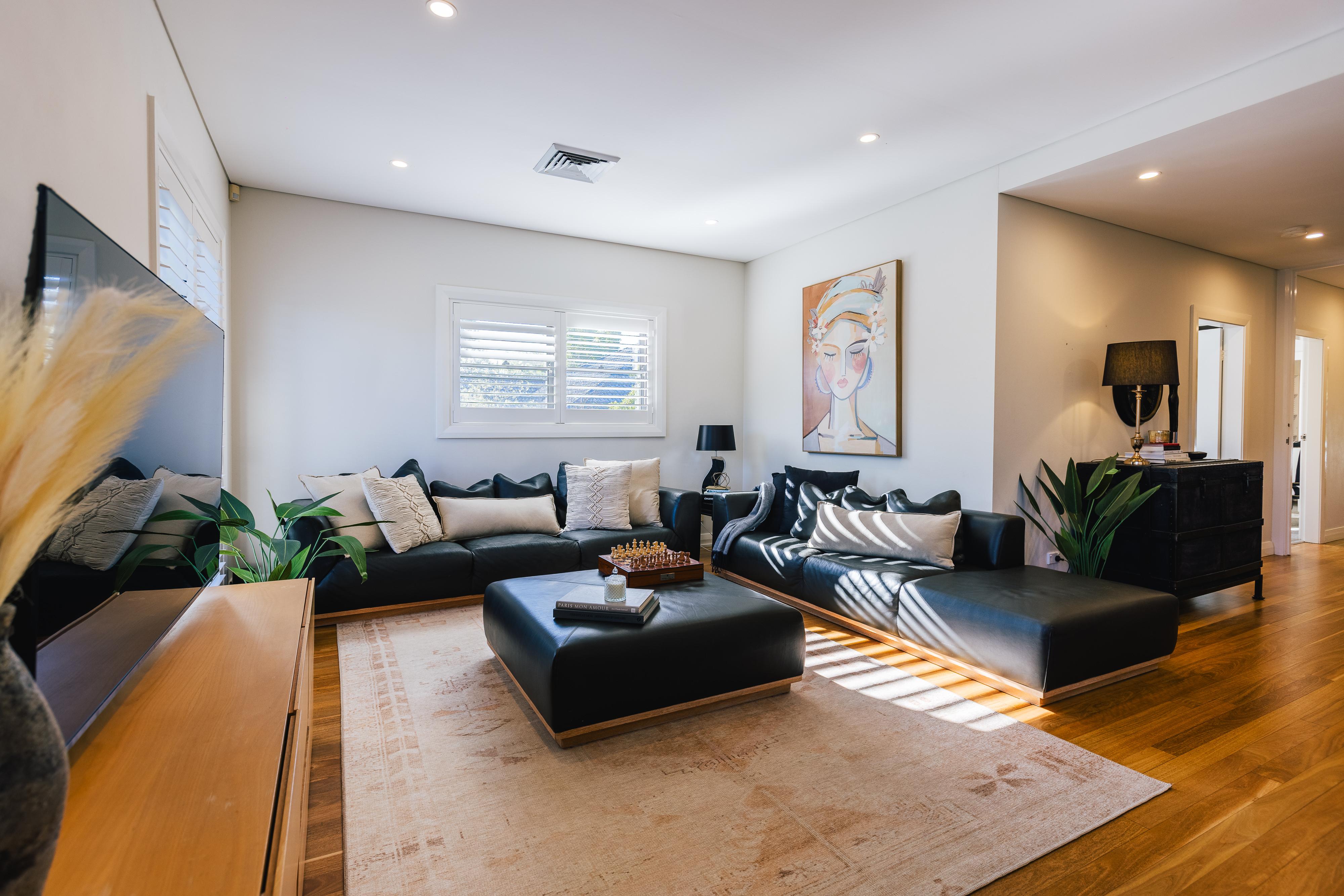 Willoughby - WIL09 -  Small street