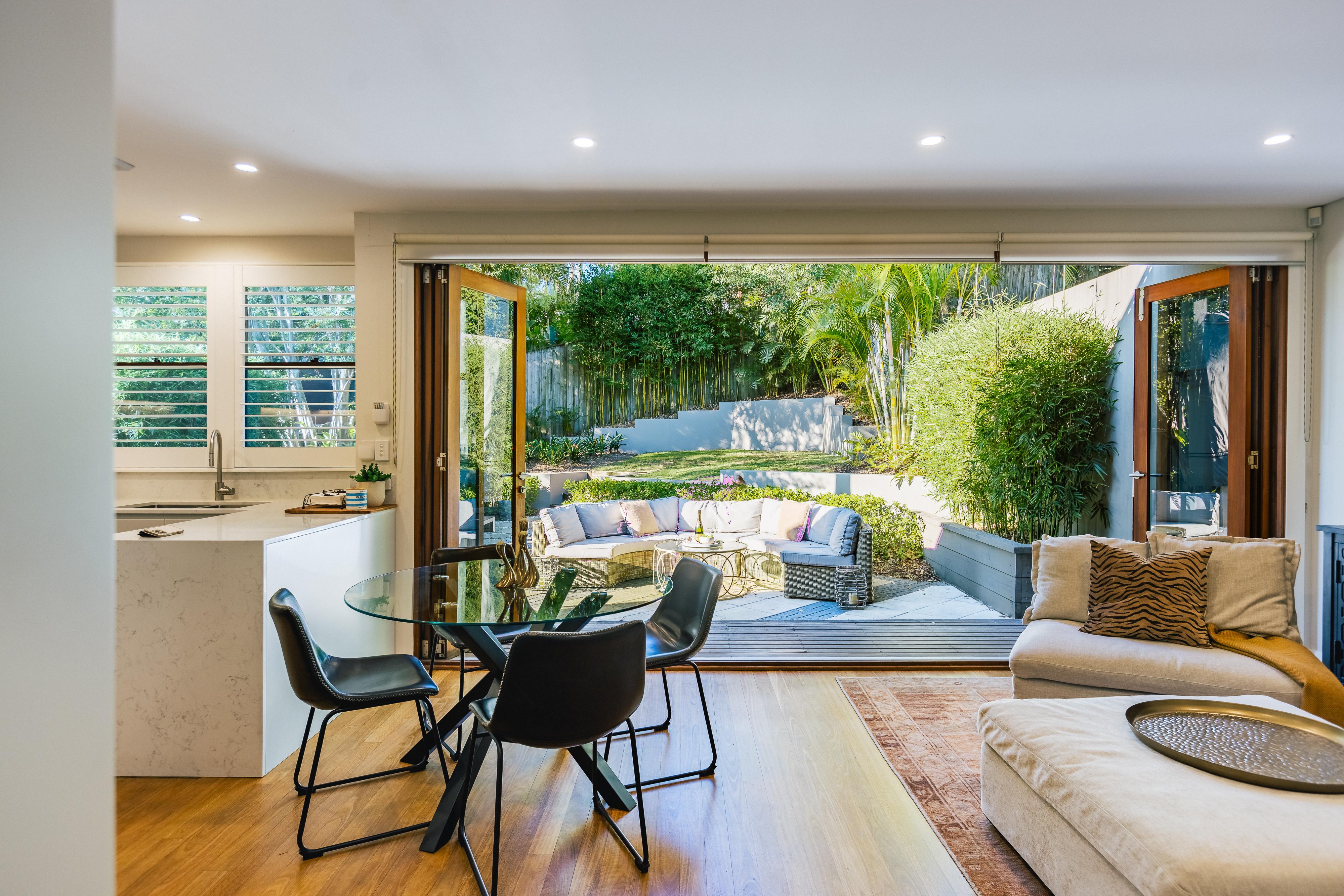 Willoughby - WIL09 -  Small street